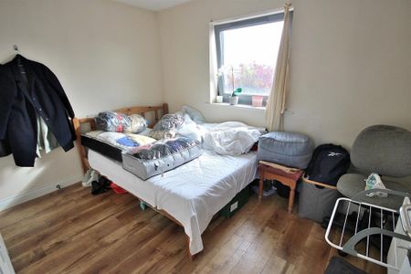 4 bedroom flat to rent - Photo 4