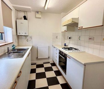 2 bedroom semi-detached house to rent - Photo 5