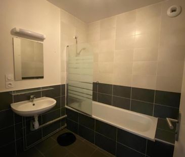 Appartement T3 avec terrasse récent - Photo 3