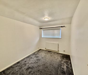 Detached 3-bed home on Links Close, Derby. lounge, conservatory, fi... - Photo 2