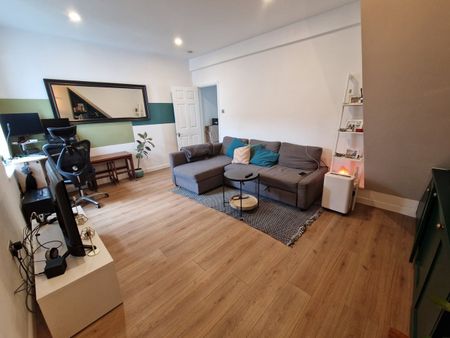 1 Bed Flat, Holland Road, SE25 - Photo 2
