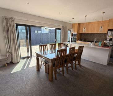 Sunny, Stylish and Spacious! - Photo 1