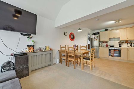 A lovely two bedroom apartment in an attractive setting just outside Hurley, surrounded by countryside. - Photo 2