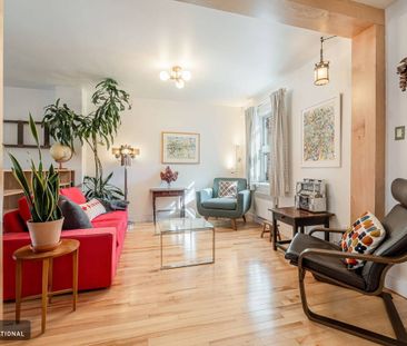 Furnished two-story house for rent in Villeray - abundant natural l... - Photo 3