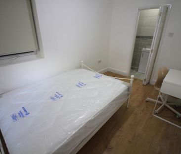 6 bedroom detached house to rent - Photo 3