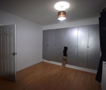 Four bedroom house ideal for working couples- £2750 pcm - Photo 1