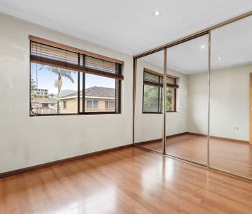 Centrally Located - Top Floor Unit - Photo 5