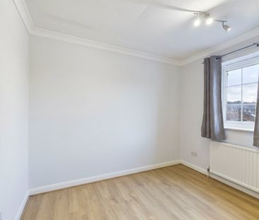 3 bedroom House in Hag Hill Rise, Maidenhead - Photo 3