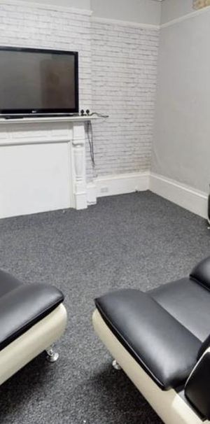 4 bedroom flat to rent - Photo 1