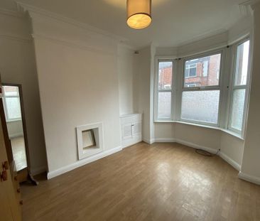 3 bedroom end of terrace house to rent - Photo 4