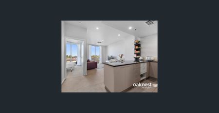 Furnished, spacious and perfectly located! - Photo 3