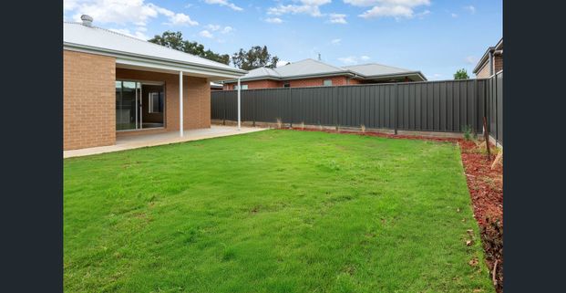 Immaculate Family Home – Modern Comfort & Style - Photo 1