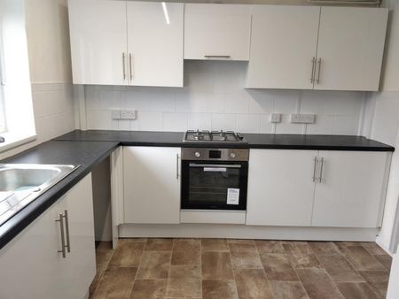 3 bedroom House To Let - Photo 5