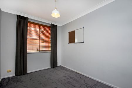 Charming Guildford Home - Photo 2