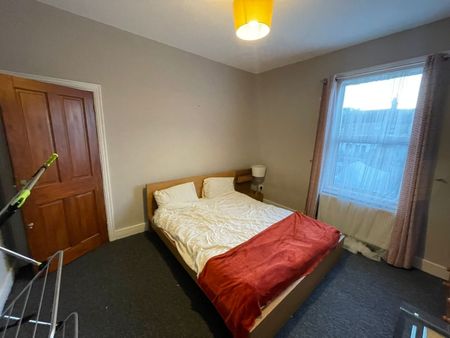 Room in a Shared House, Ardgowan Road, SE6 - Photo 2