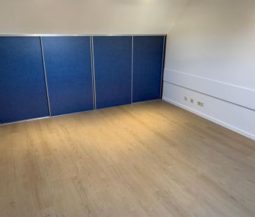 VERZORGD DUPLEX-APPARTEMENT MET EEN RUIME SLAAPKAMER EN AUTOSTANDPLAATS IN HET MOOIE ZUTENDAAL ! - Foto 5