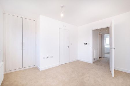 2 bedroom end of terrace house to rent - Photo 2