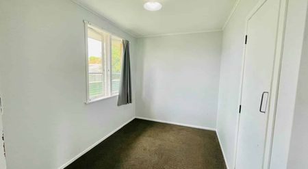 1.5 bedroom unit with carport - Photo 4