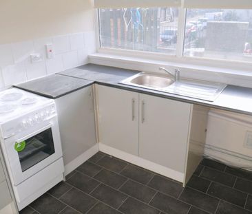 2 bedroom maisonette to rent - Photo 2