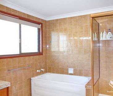 Furnished 4 bedrooms walking to school and shopping centre - Photo 5