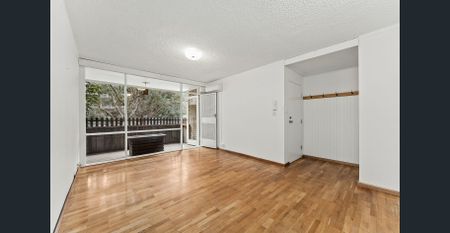 Modern unit in prime location - Photo 2