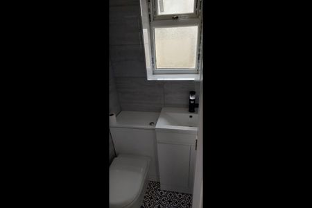 Studio Flat, Andrews Close, HA1 - Photo 4