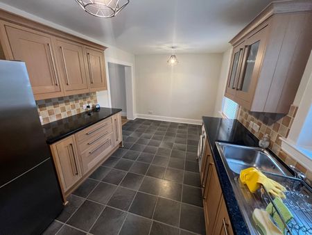 2 Bed Flat, Hillpark Court, EH4 - Photo 5
