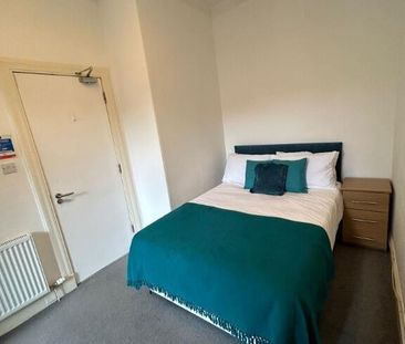 3 bedroom flat to rent - Photo 5