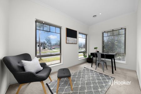 12 Aphrodite Drive, Truganina VIC, Belconnen - Photo 2