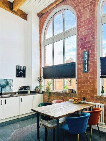 2 bedroom flat to rent - Photo 2