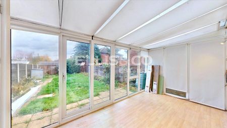 3 bedroom end of terrace house to rent - Photo 4