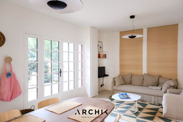 Architecture des années 30, cette belle copropriété située au coeur du quartier du Pyla accueille en rez-de-jardin un appartement de 55 m2 au cadre idyllique. - Photo 1