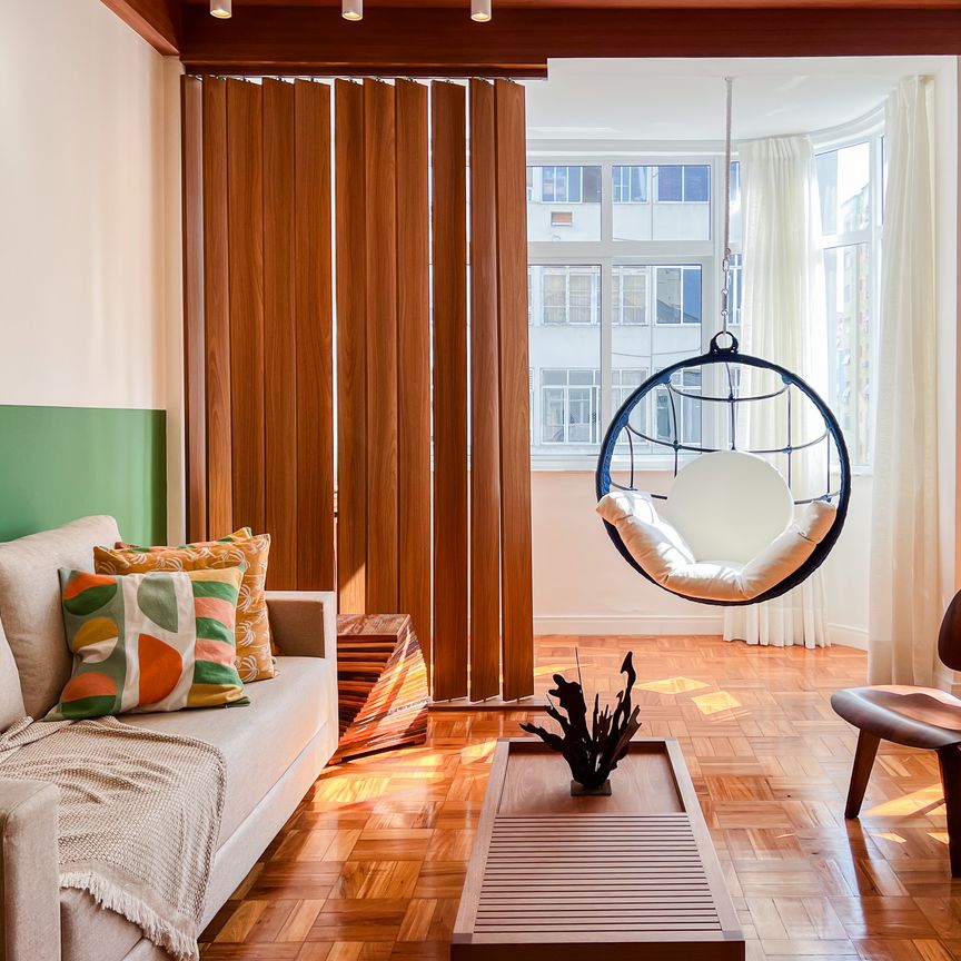 Apartamento de 2 quartos totalmente reformado em Copacabana - Foto 1