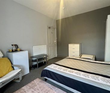 1 bedroom in a house share to rent - Photo 5