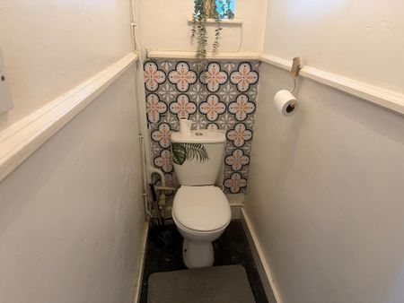 3 bedroom flat to rent - Photo 4