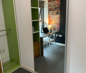 19 Whitegate Road, Huddersfield, HD4 - Photo 4