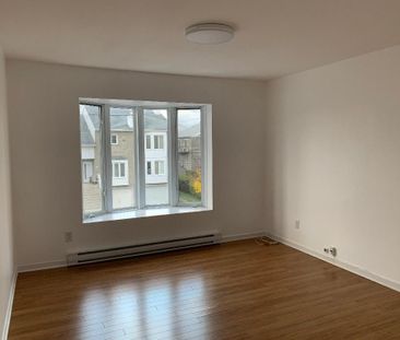 5 ½ (3 chambres fermées) à louer disponible immédiatement situé au ... - Photo 1