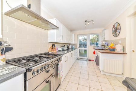 4 bedroom detached house to rent - Photo 3