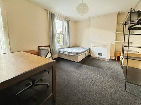 6 bedroom end of terrace house to rent - Photo 2