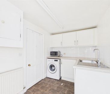 4 bedroom detached house to rent - Photo 5