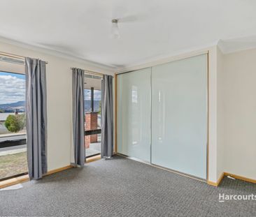 Modern Family Home - Photo 3