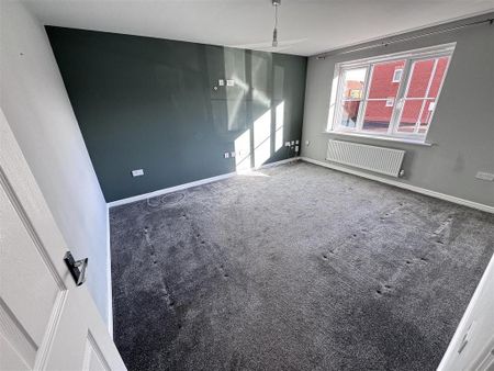 4 bedroom detached house to rent - Photo 2