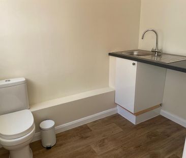2 bedroom semi-detached house to rent - Photo 3
