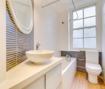 Newly decorated two bedroom first floor apartment in close proximit... - Photo 2