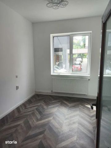 Spatiu in Vila de inchiriat , zona Centrala , 300 mp, 7 Parcari - Fotografie 3