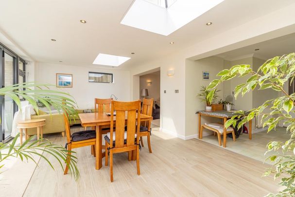 4 bedroom terraced house to rent - Photo 1
