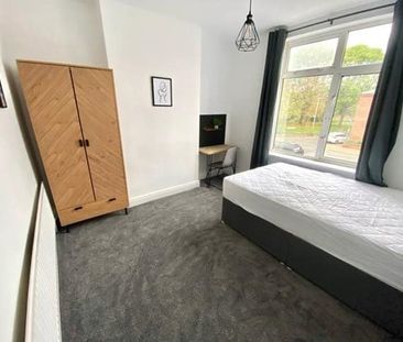 Room in a Shared House, Kelso Heights, LS3 - Photo 1