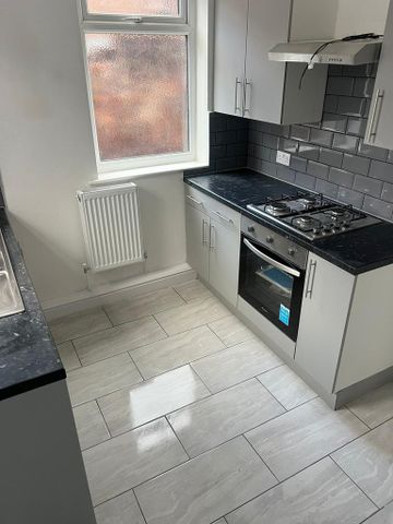 2 bedroom terraced house to rent - Photo 4