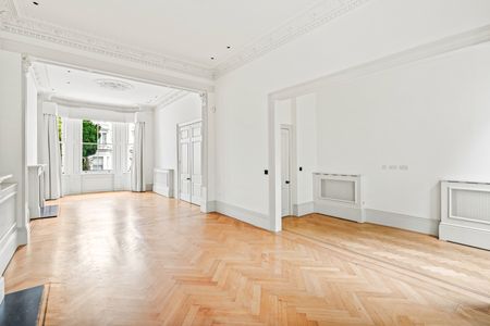 A modern, impeccably designed penthouse apartment in Kensington - Photo 5