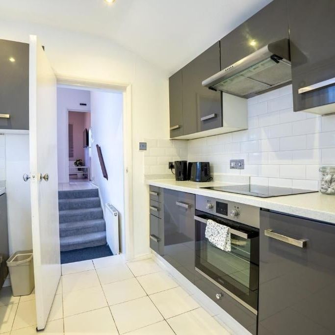 2 Bed Flat, Selhurst Road, SE25 - Photo 1
